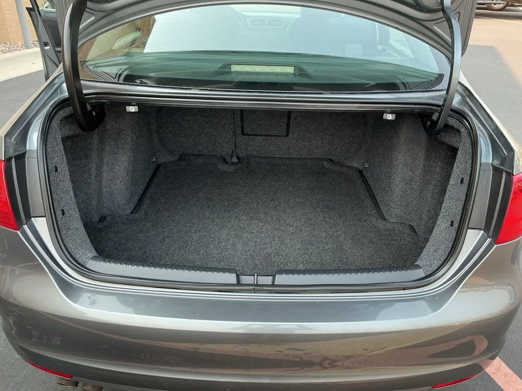 Used 2012 Gray Volkswagen 2.5L SE image 22