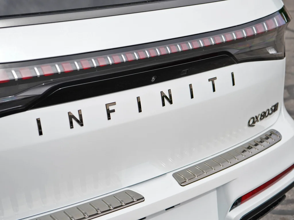 New 2026 RADIANT WHITE INFINITI Sport 4WD image 10