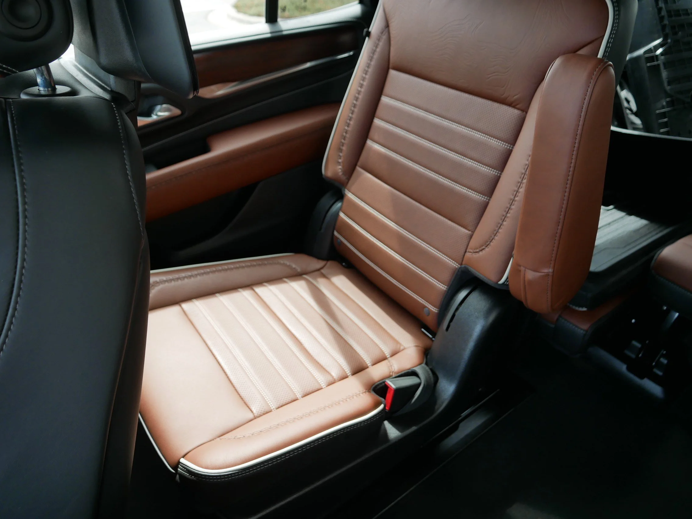 Used 2024 Onyx Black GMC Denali Ultimate image 12