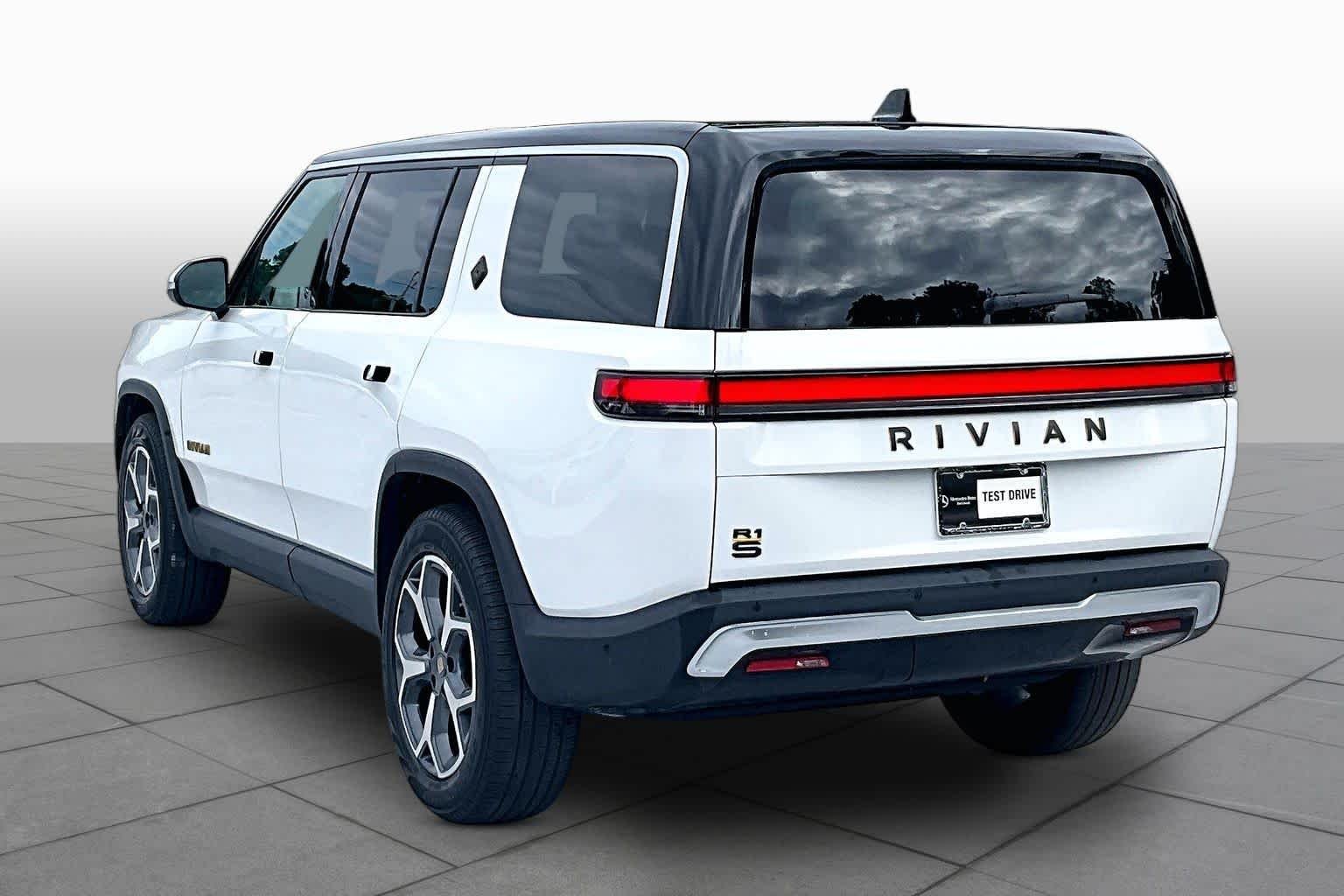 Used 2023 Glacier White Rivian Launch Edition image 10