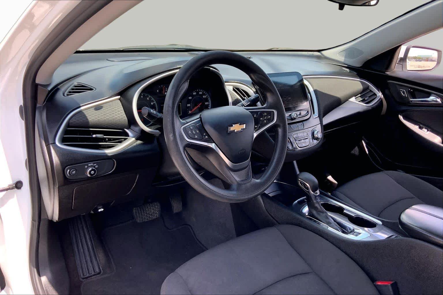 Used 2023 Summit White Chevrolet LT image 17