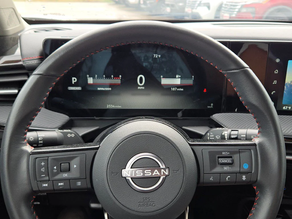 Used 2025 White Nissan SR image 29