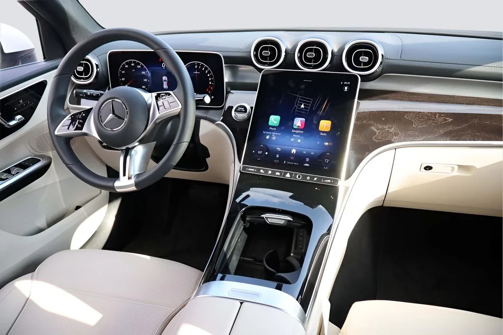Used 2025 Polar White Mercedes-Benz GLC 350e image 13
