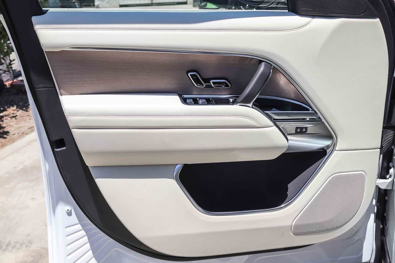 New 2026 Fuji White Land Rover SE image 20