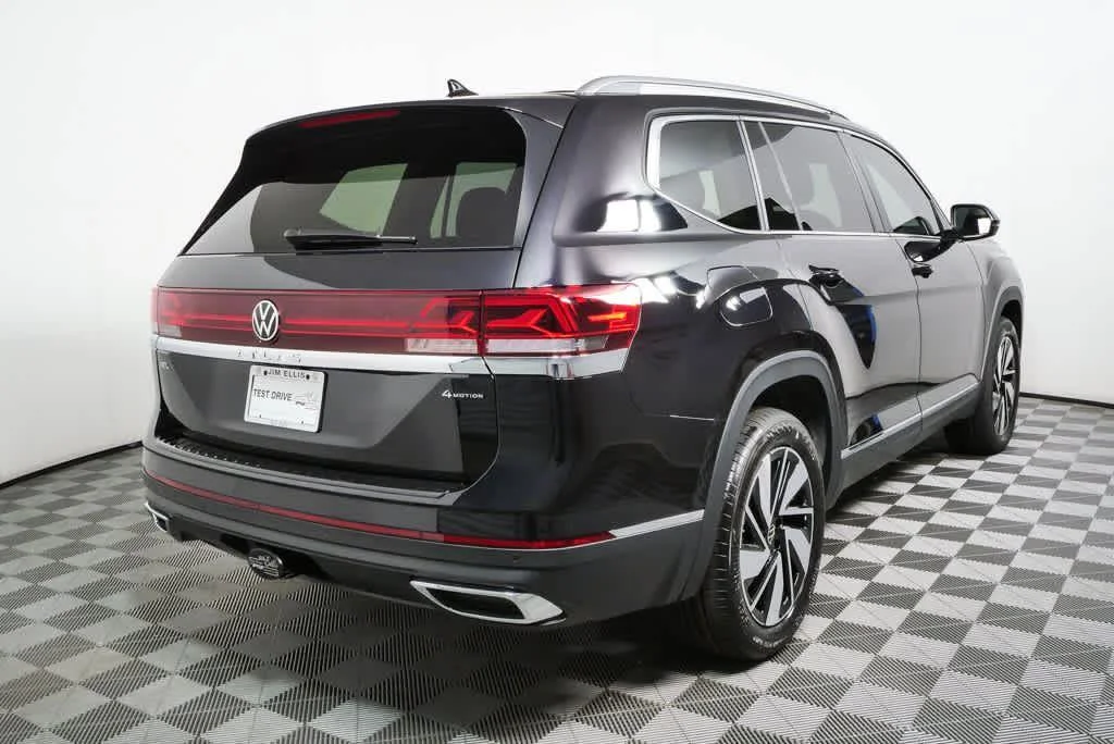 New 2026 Deep Black Pearl Volkswagen 2.0T SEL image 3
