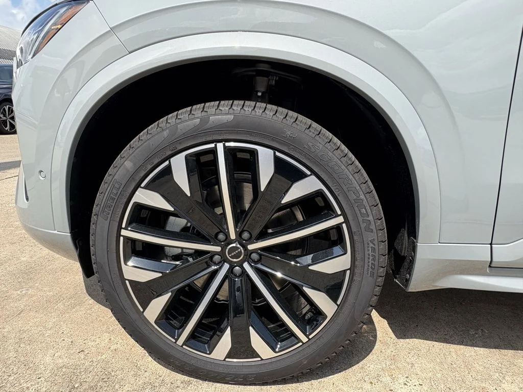 2026 Volvo XC90 Plus - Photo 9