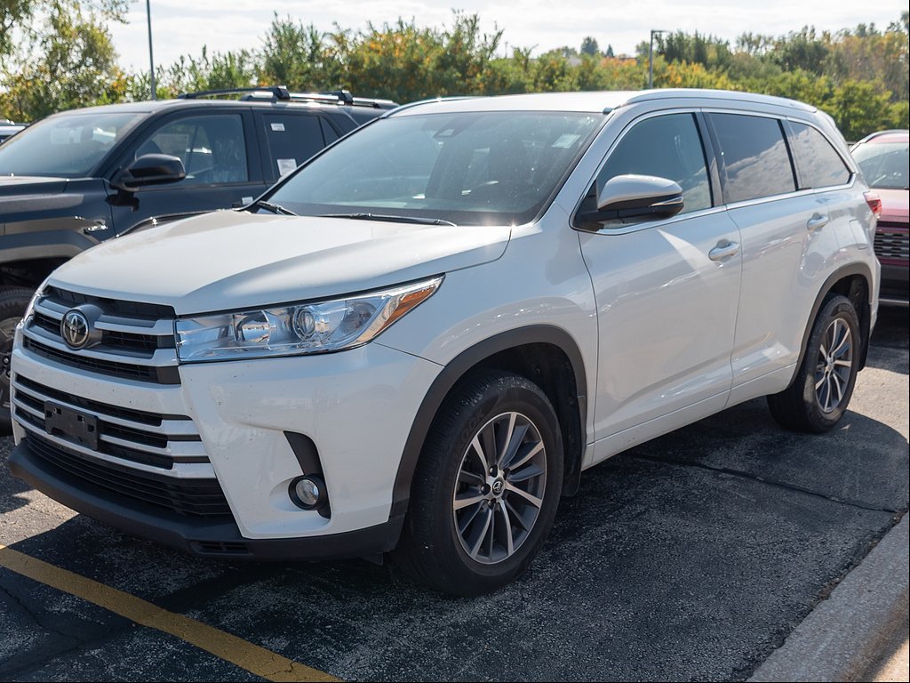 Used 2018 Blizzard Pearl Toyota XLE image 4