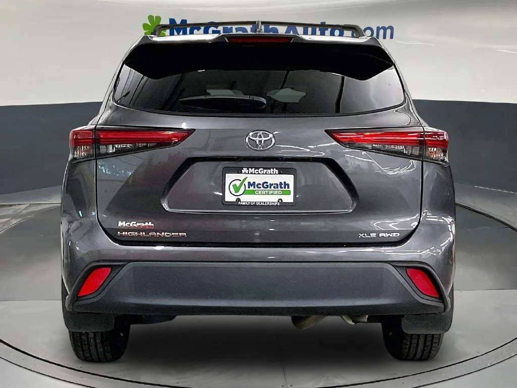Used 2022 Gray Toyota XLE image 6