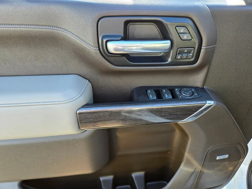 Used 2020 SUMMIT WHITE Chevrolet LTZ image 17