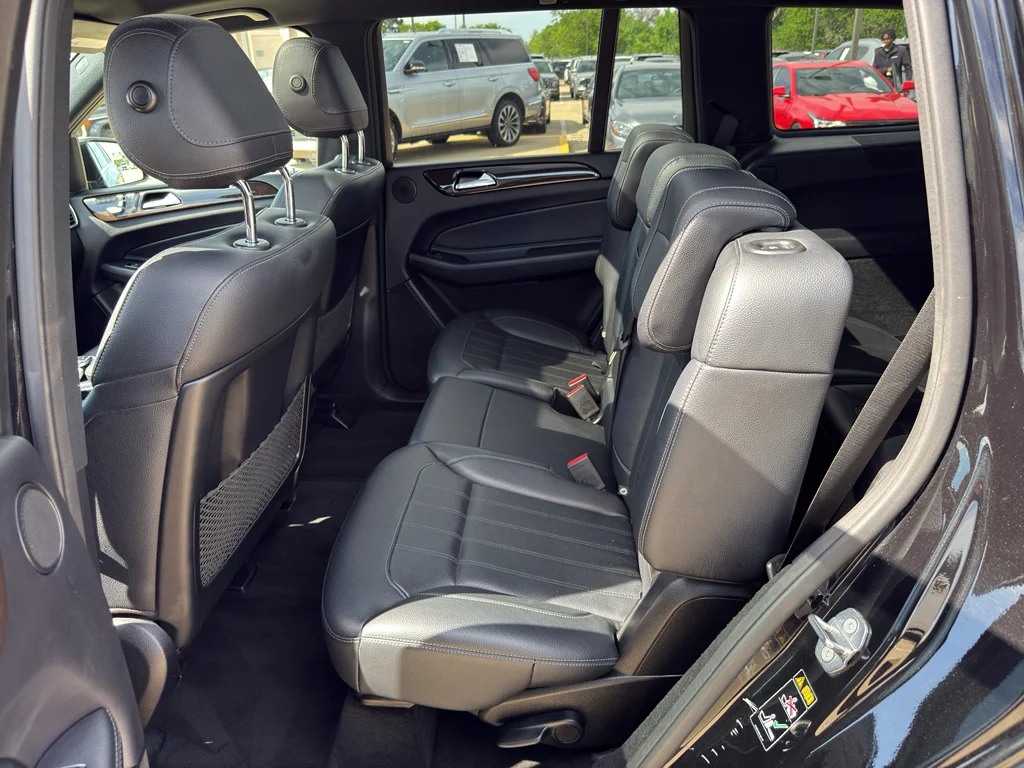 Used 2018 Obsidian Black Metallic Mercedes-Benz 450 4MATIC® image 12