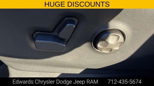 2026 Chrysler Pacifica Select - Photo 17