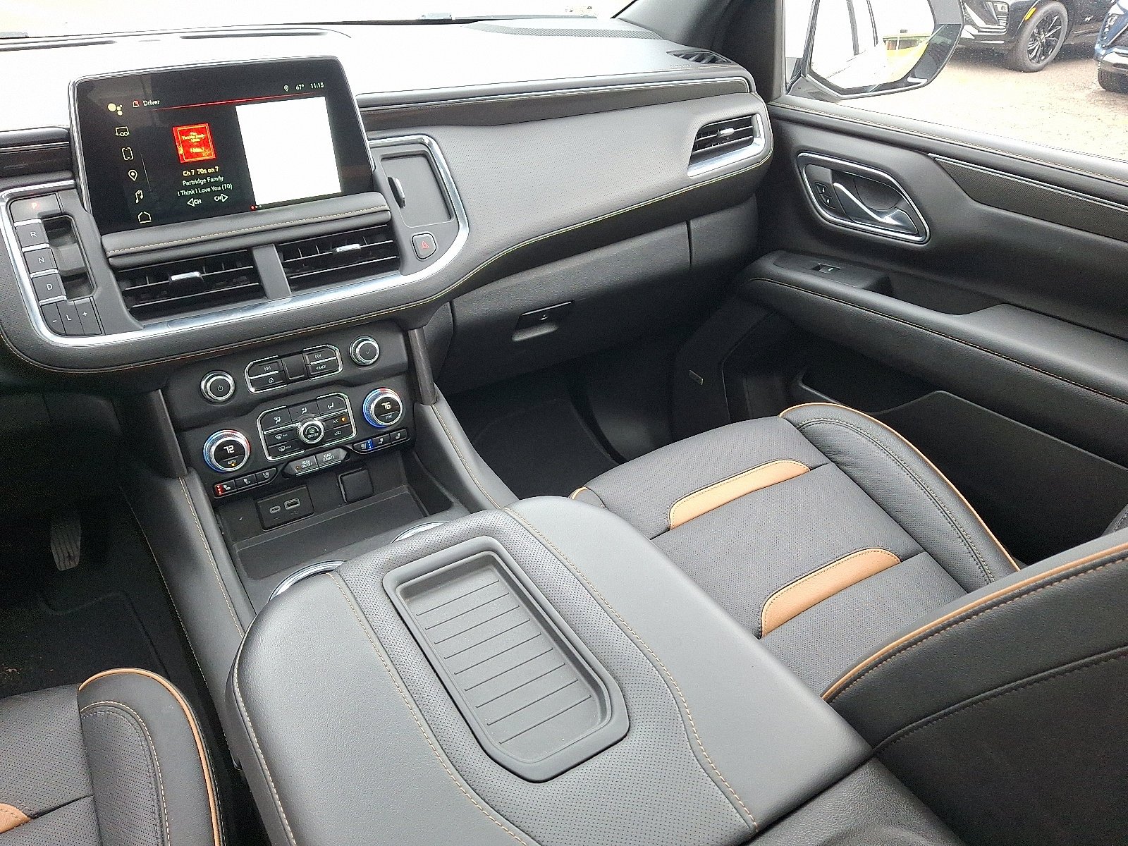 2023 GMC Yukon AT4 - Photo 12