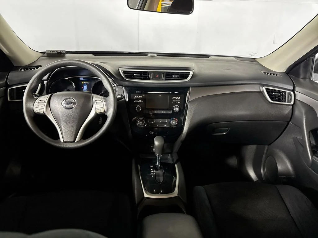Used 2016 Blue Nissan S image 12