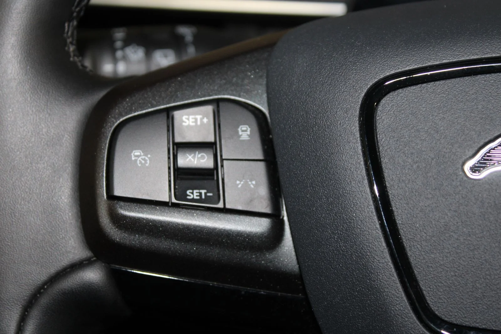 Used 2025 Green Ford Premium image 27