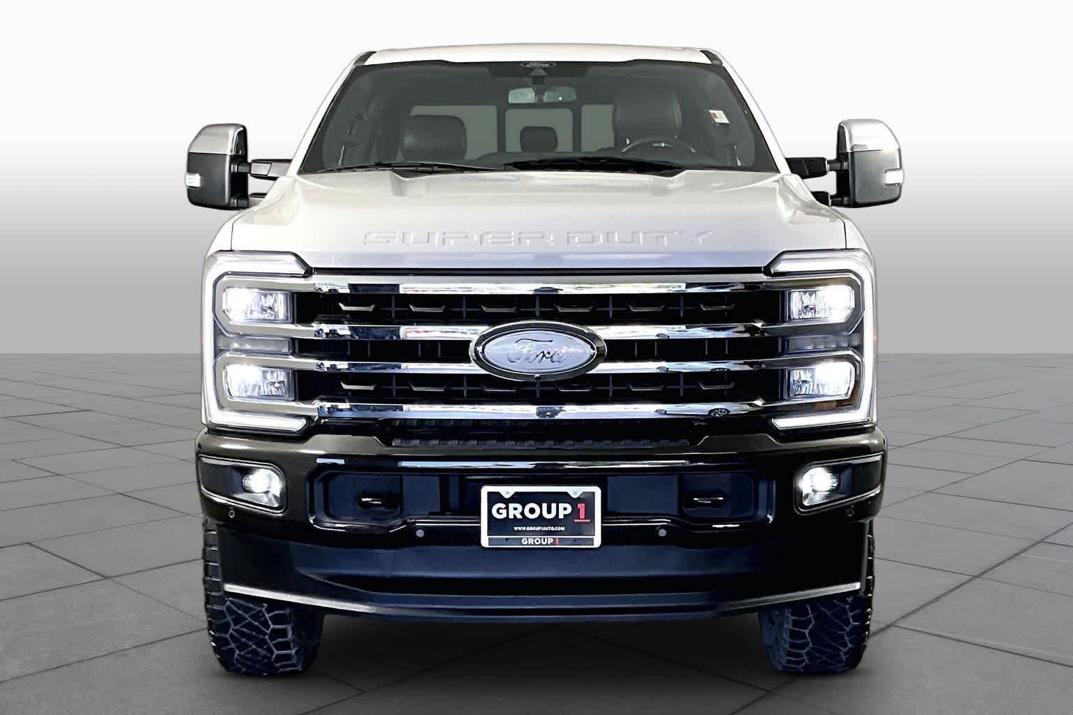 Used 2024 Star White Metallic Tri-Coat/Darkened Bronze Ford King Ranch image 4