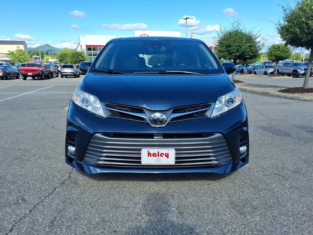 Used 2020 Beige Toyota XLE image 10