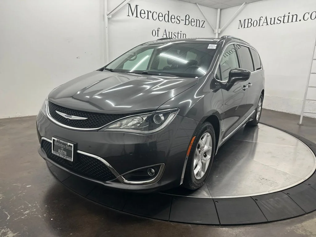 Used 2018 Gray Chrysler Touring L Plus image 3