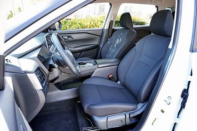 Used 2025 White Nissan S image 14