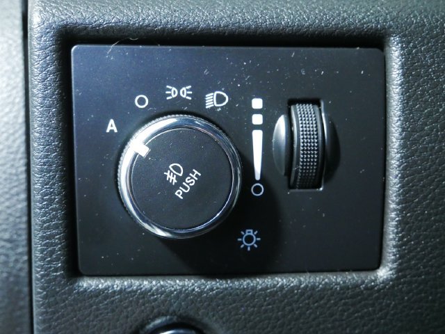 Used 2019 White Jeep Limited image 25