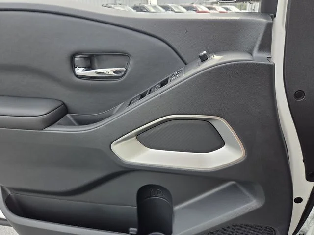 New 2026 Glacier White Nissan Crew Cab SV image 20