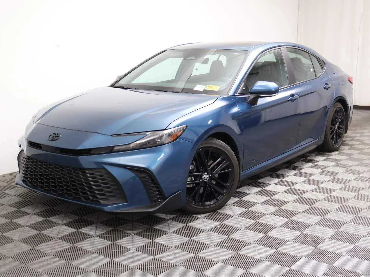 Used 2025 Ocean Gem Toyota SE image 1