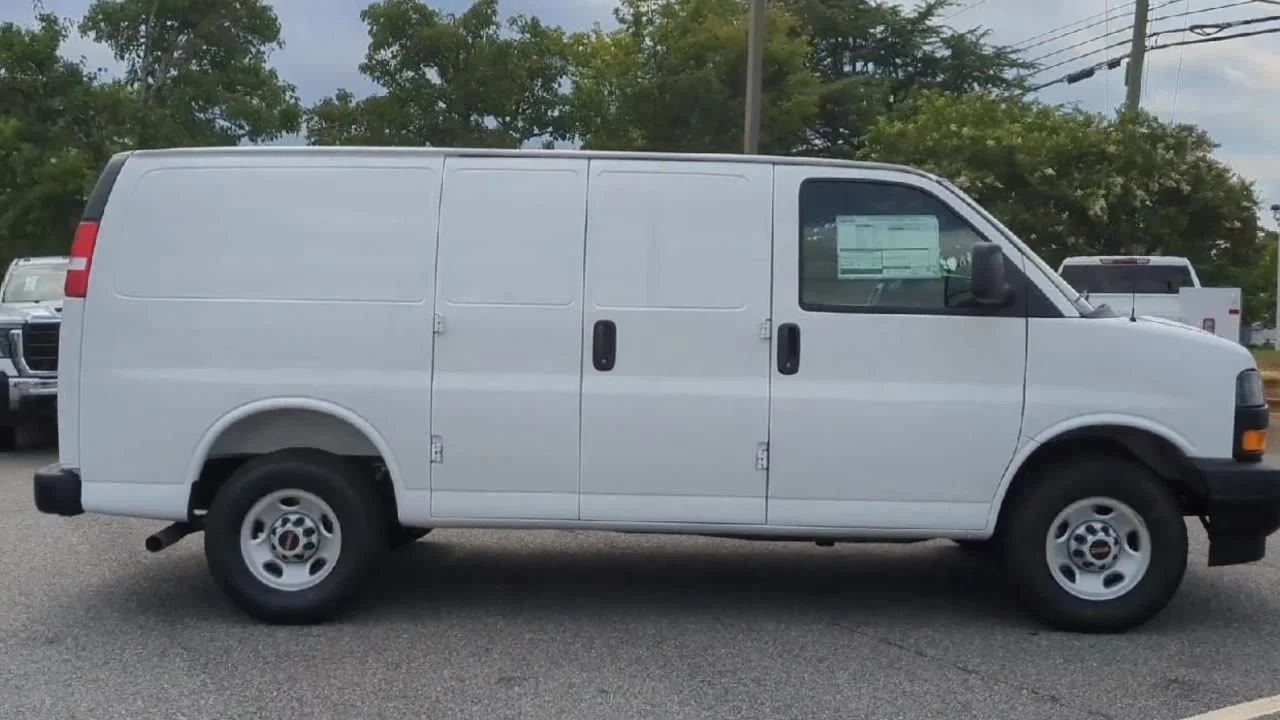 New 2025 Summit White GMC Work Van image 9