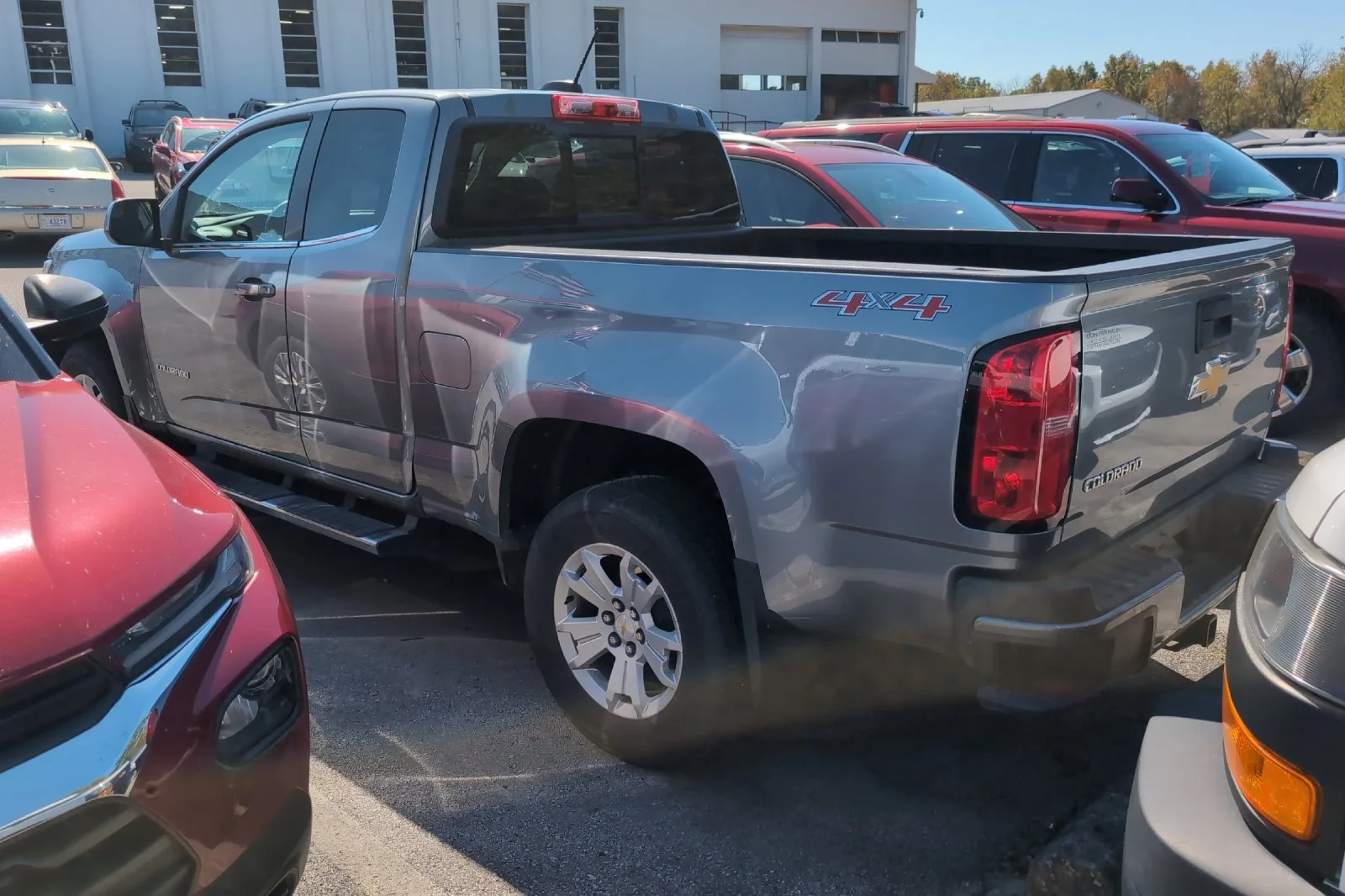 Used 2018 SATIN STEEL METALLIC Chevrolet 4WD LT image 8