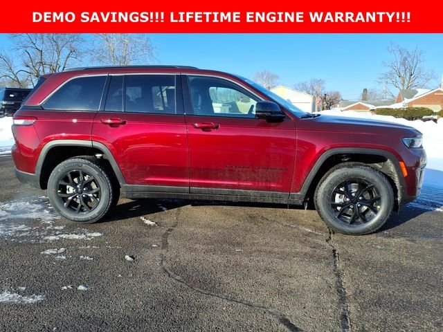 New 2026 Velvet Red Pearl-Coat Exterior Paint Jeep Altitude image 8