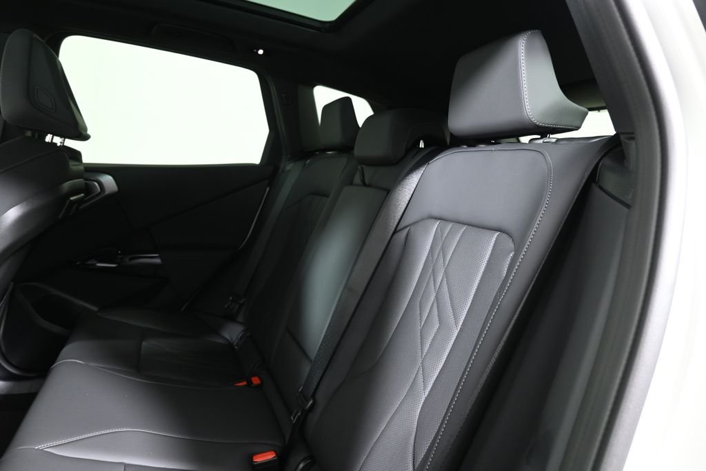 Used 2026 Alpine White BMW 30 xDrive image 4
