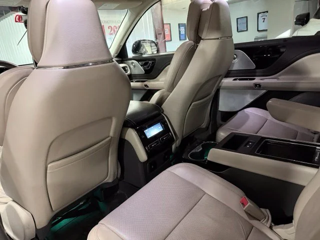 Used 2020 White Lincoln Reserve image 12