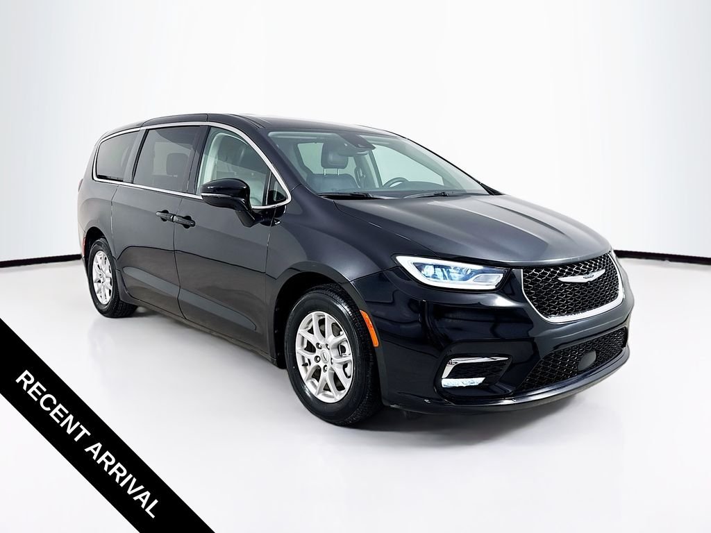 2024 Chrysler Pacifica Touring L's photo