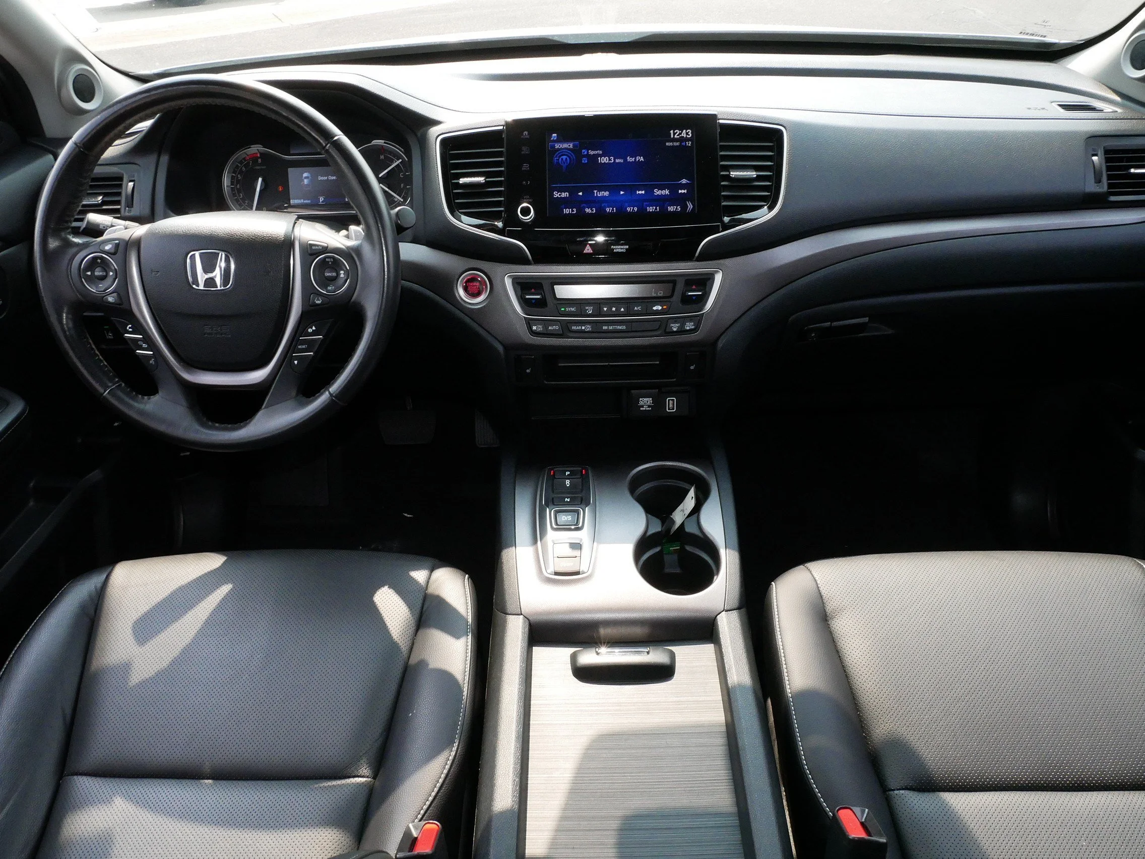 Used 2023 Platinum White Pearl Honda RTL image 10