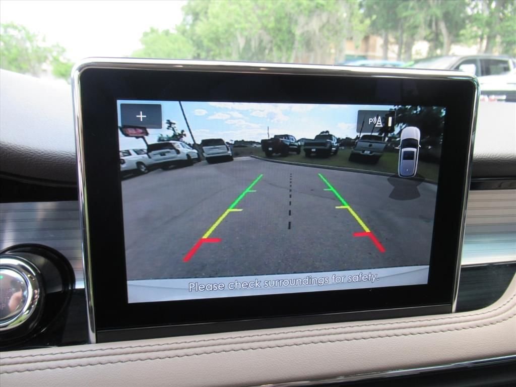 Used 2022 White Lincoln Standard image 29