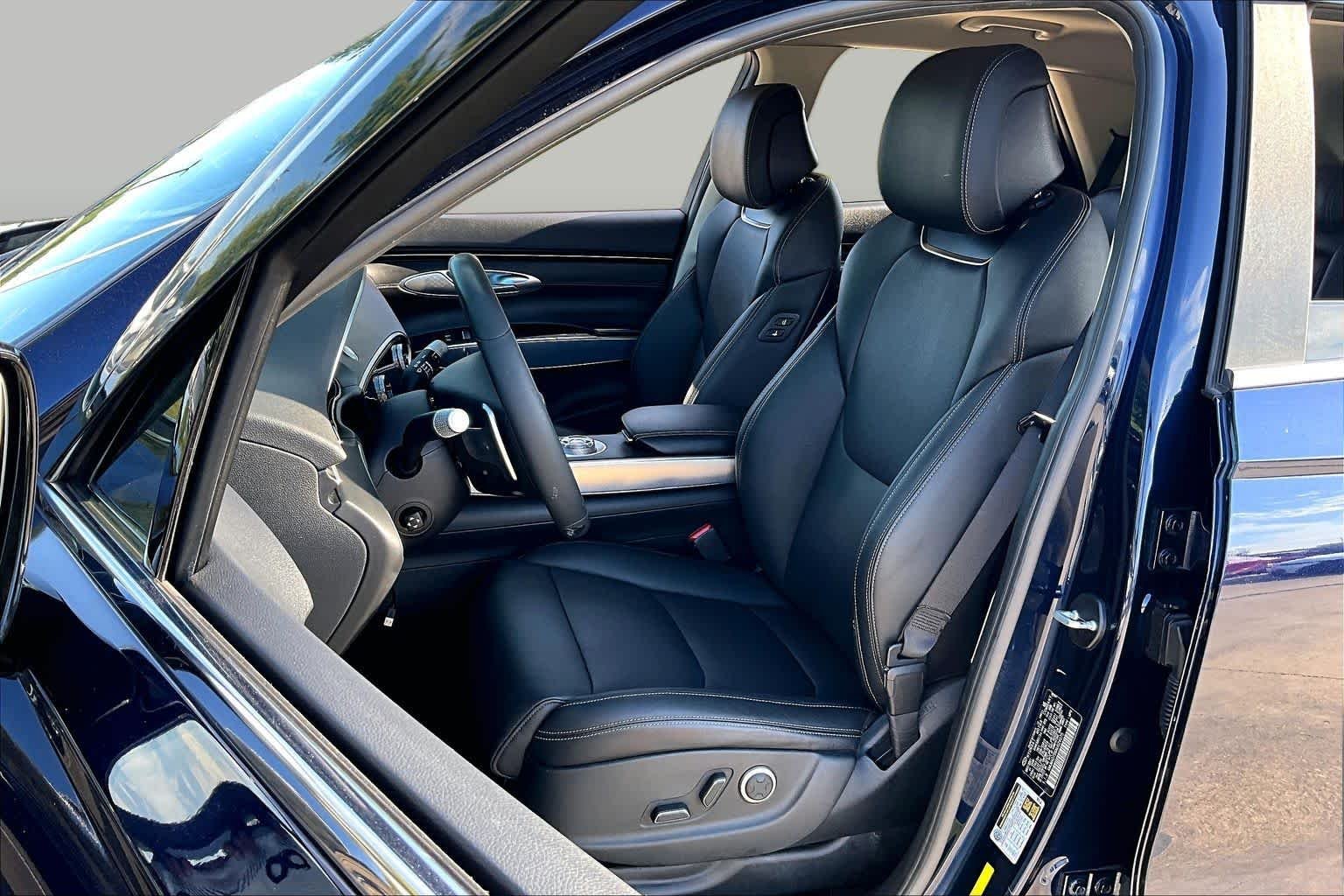 Used 2022 Adriatic Blue Genesis 2.5T image 8