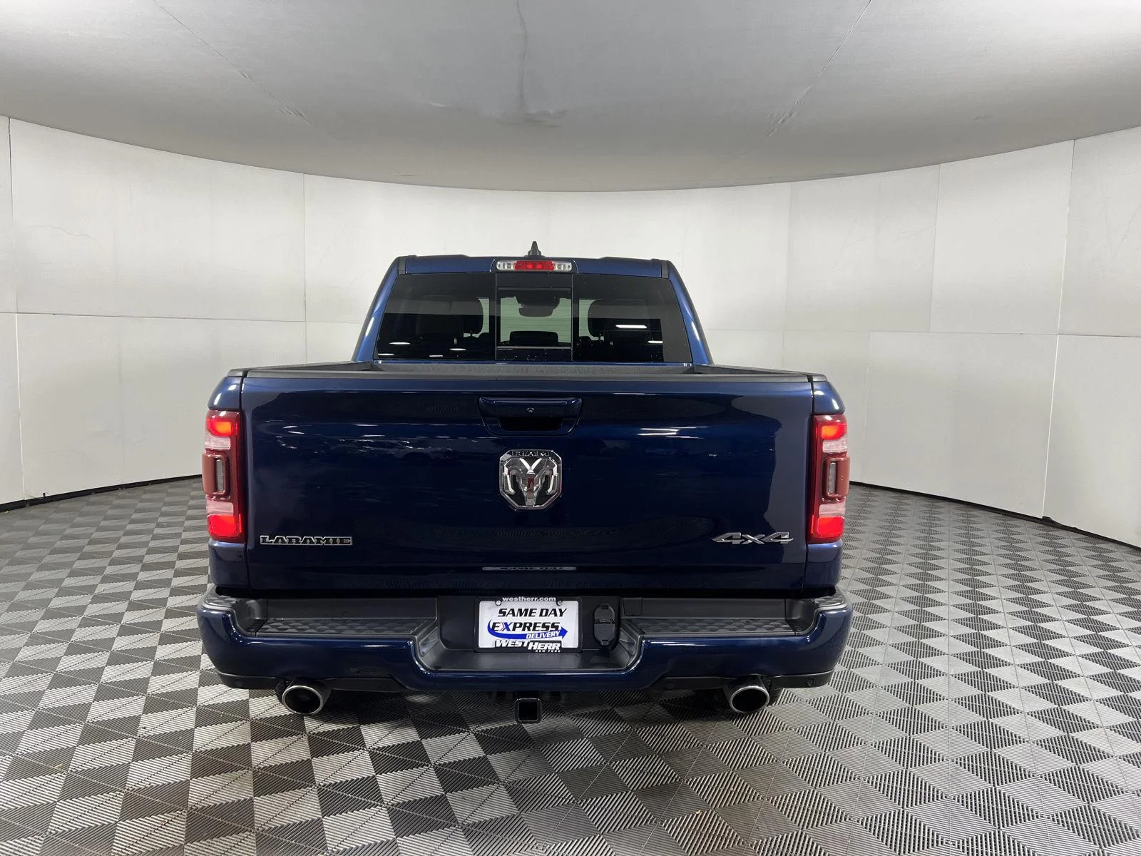 Used 2021 Patriot Blue Pearlcoat Ram Laramie image 6