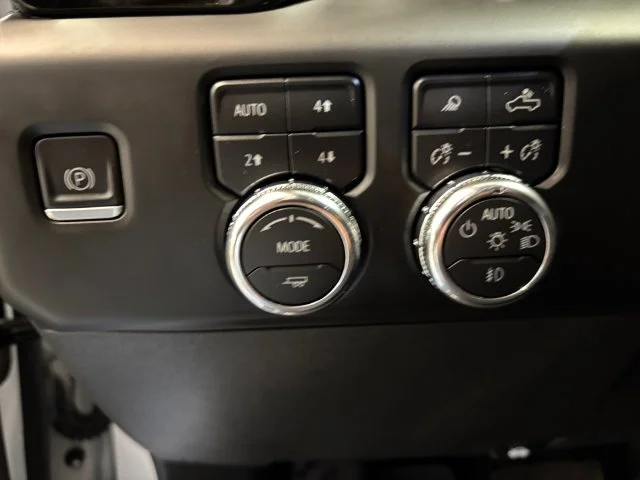 Used 2023 White GMC Denali image 22