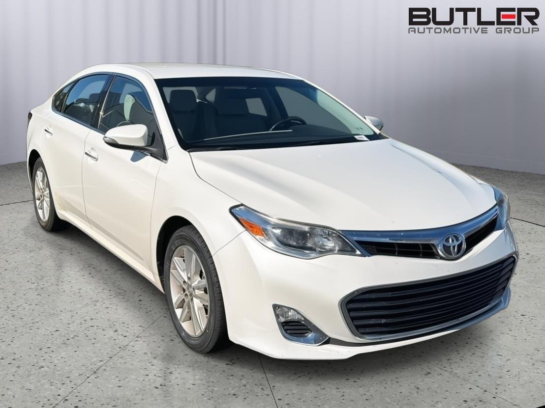 Used 2015 Blizzard Pearl Toyota XLE image 5