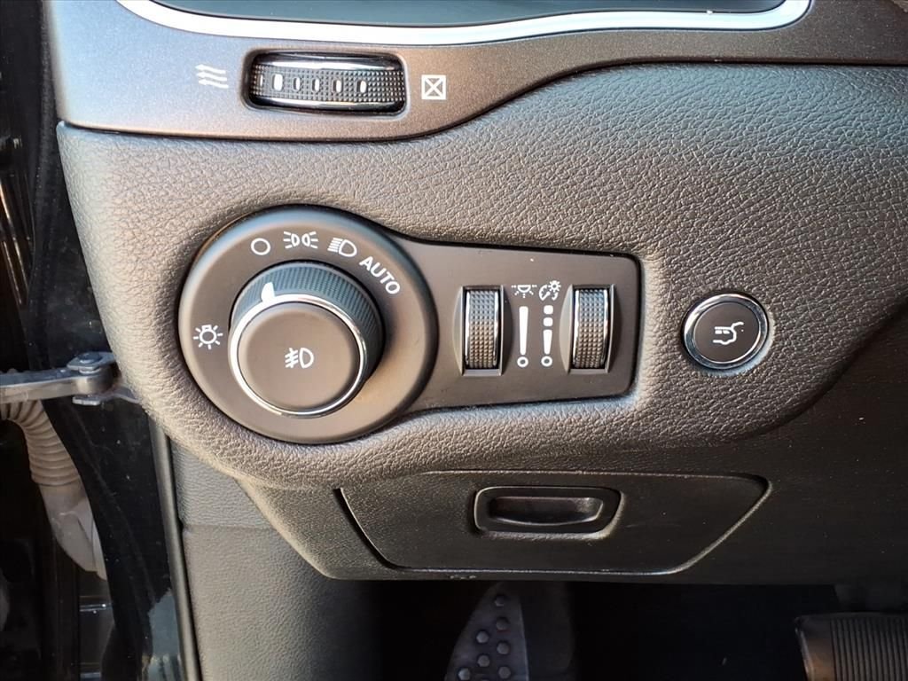 Used 2022 Black Jeep Trailhawk image 20