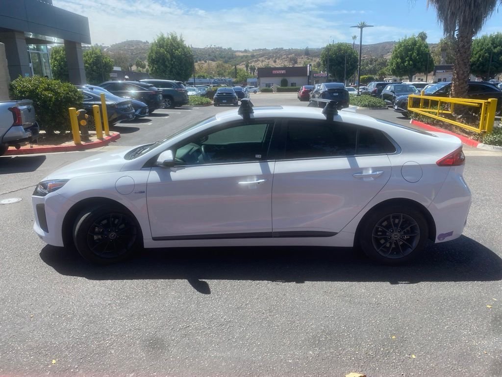 Used 2019 White Hyundai Limited image 4