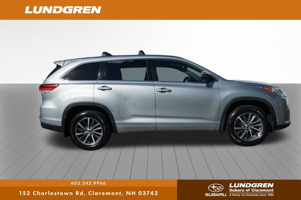 Used 2018 Silver Toyota XLE image 2
