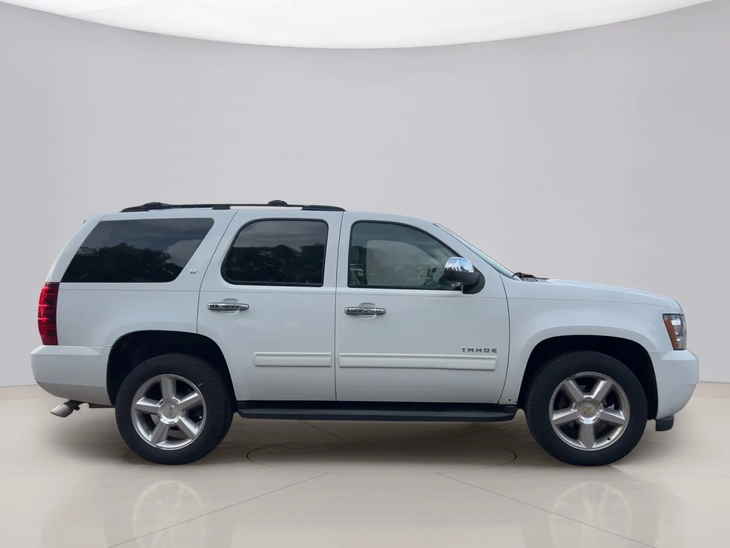 Used 2012 White Chevrolet  image 4