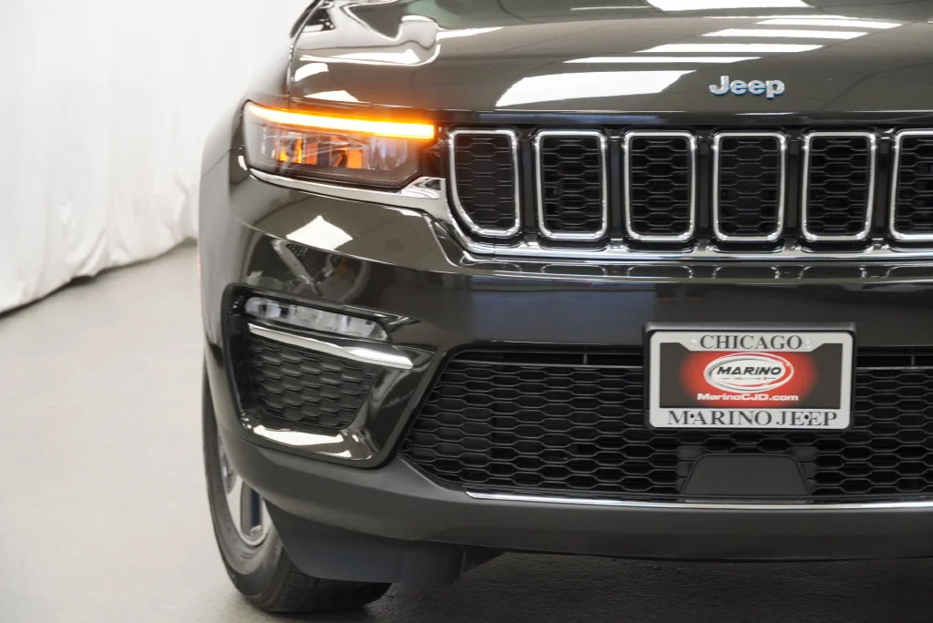 Used 2023  Jeep 4xe image 10