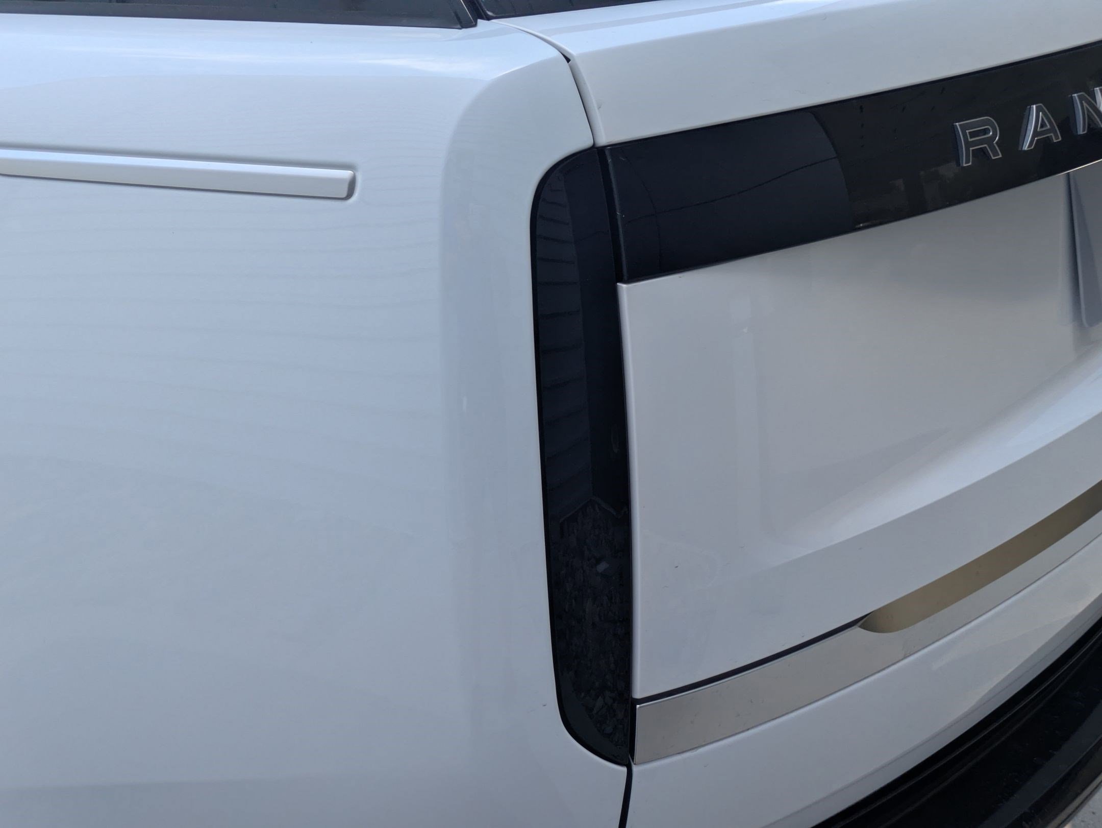 New 2025 Ostuni Pearl White Land Rover SV image 11