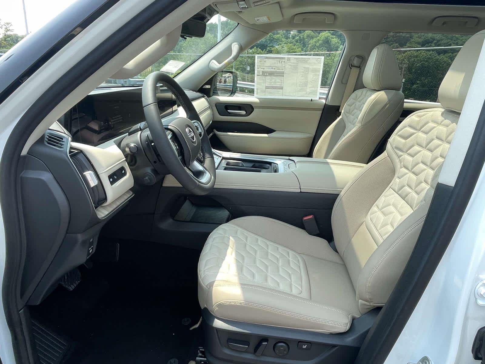 New 2026 Everest White Pearl Tricoat/Super Black Nissan Platinum Reserve image 16