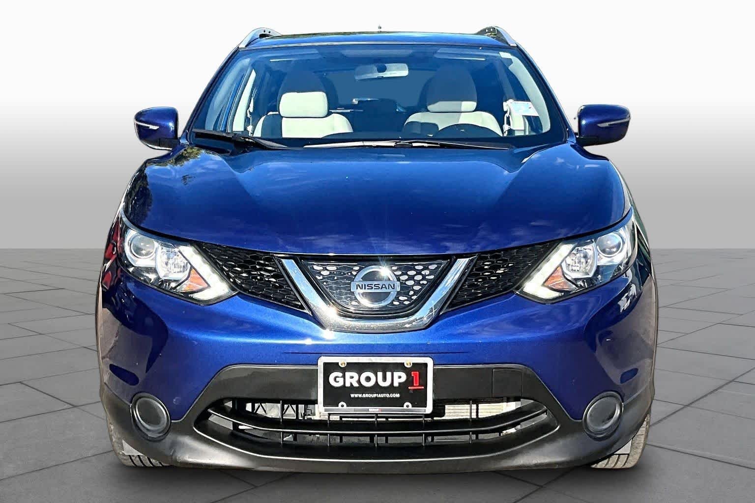 Used 2018 Caspian Blue Nissan SV image 4