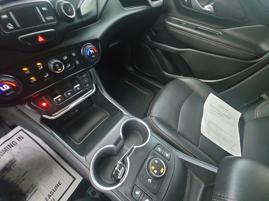 Used 2019 White GMC SLT image 18