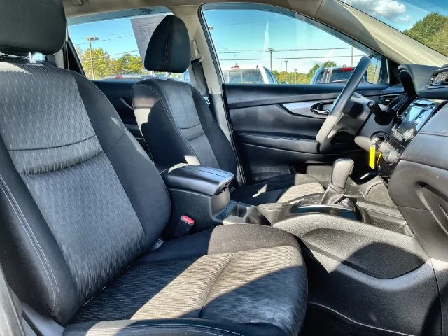 Used 2017 White Nissan S image 33