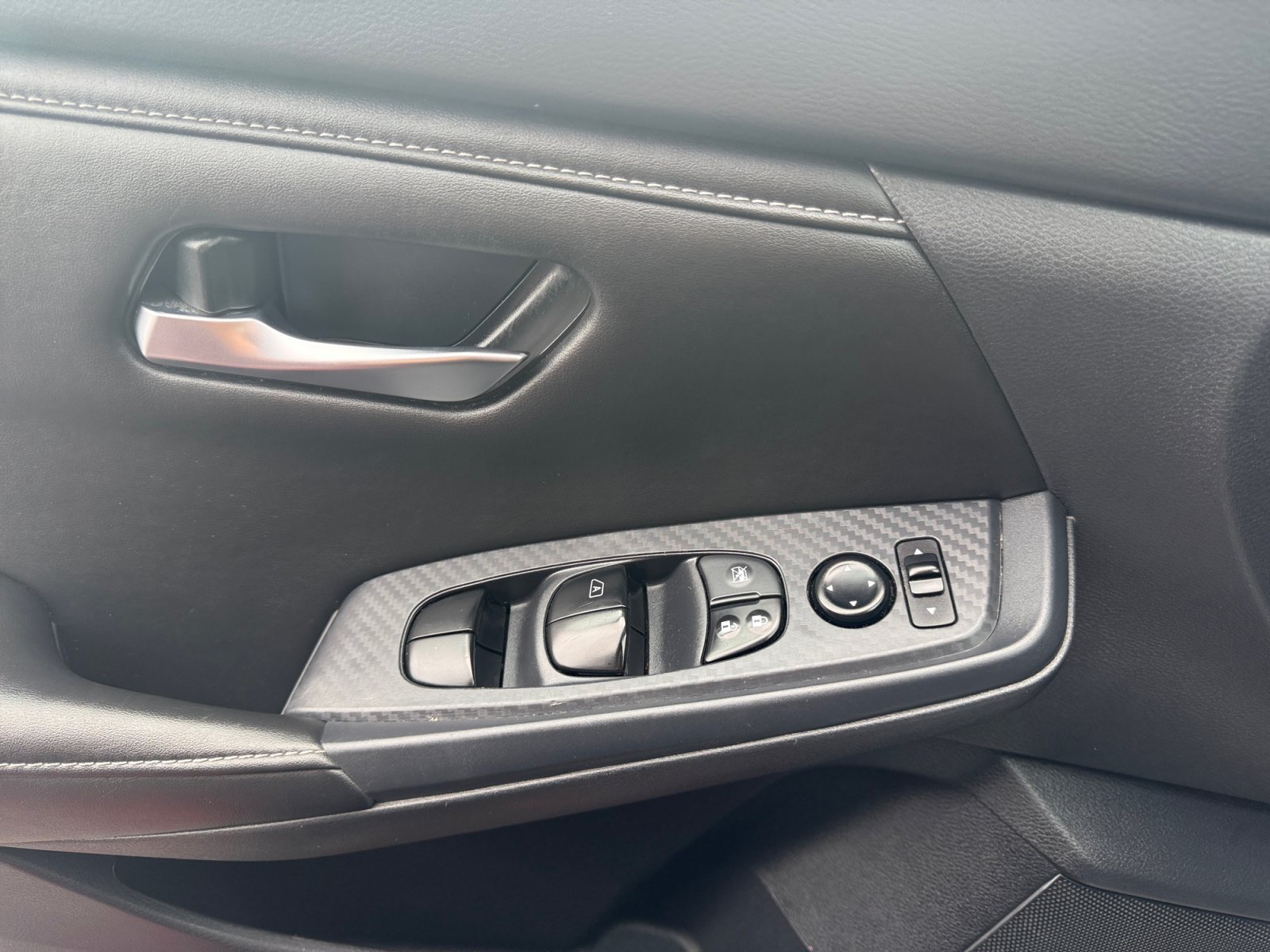 Used 2025 Scarlet Ember Nissan SV image 21