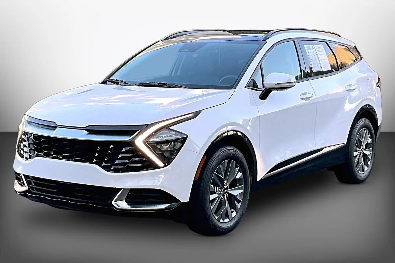 Certified Used 2023 White Kia SX image 4