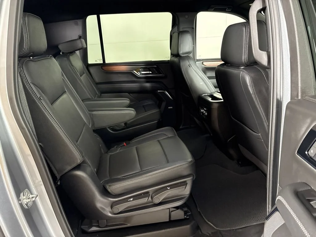 Used 2025 Sterling Metallic GMC Denali image 25